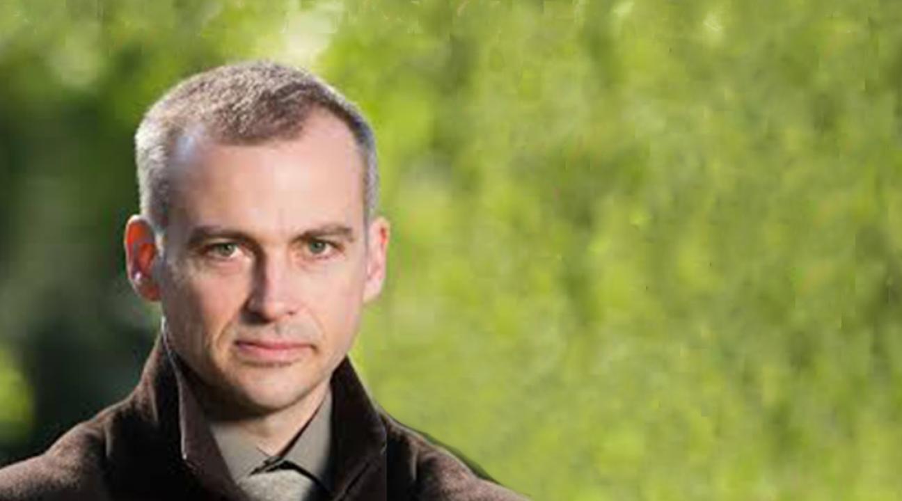 Photo of Dr. Damien Wilson